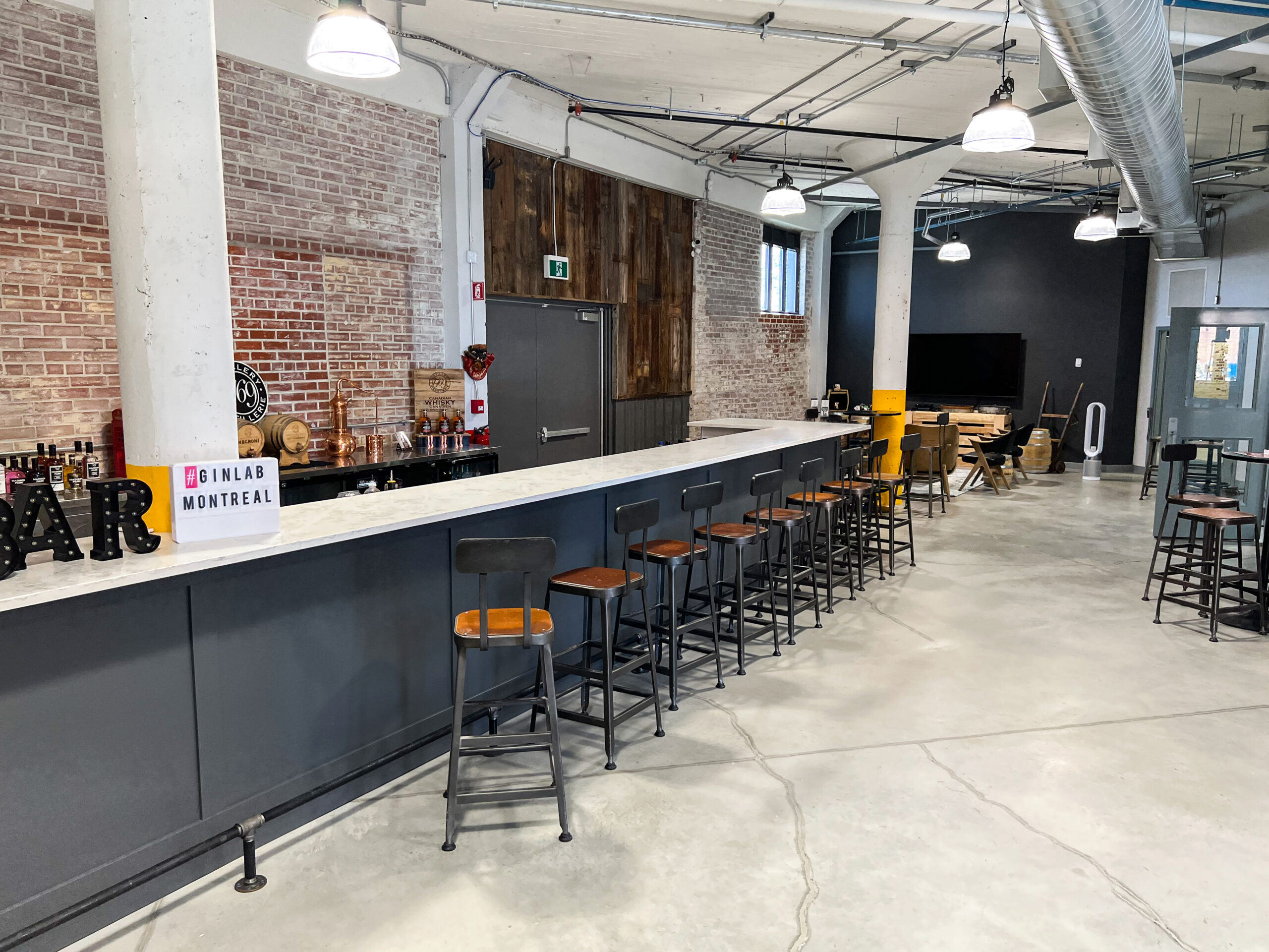 WS-bar-tasting-room-view-to-back-scaled